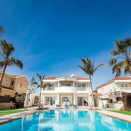 Pearl 4 bedroom villa * Larnaca