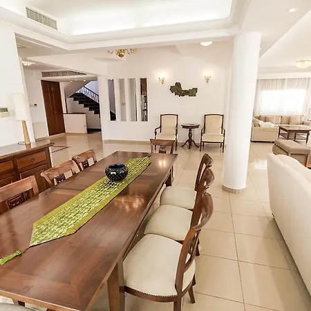 Pearl 4 bedroom villa * Larnaca
