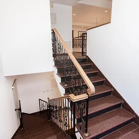 Pearl 4 bedroom villa Larnaca